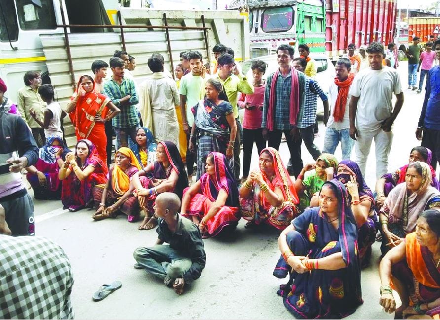 angry family protest in front of police station highway in mau accused of child theft after operation by private hospital doctor
