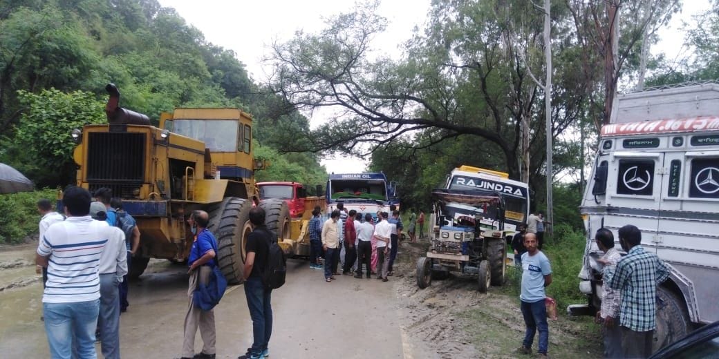 jam on road due to accident