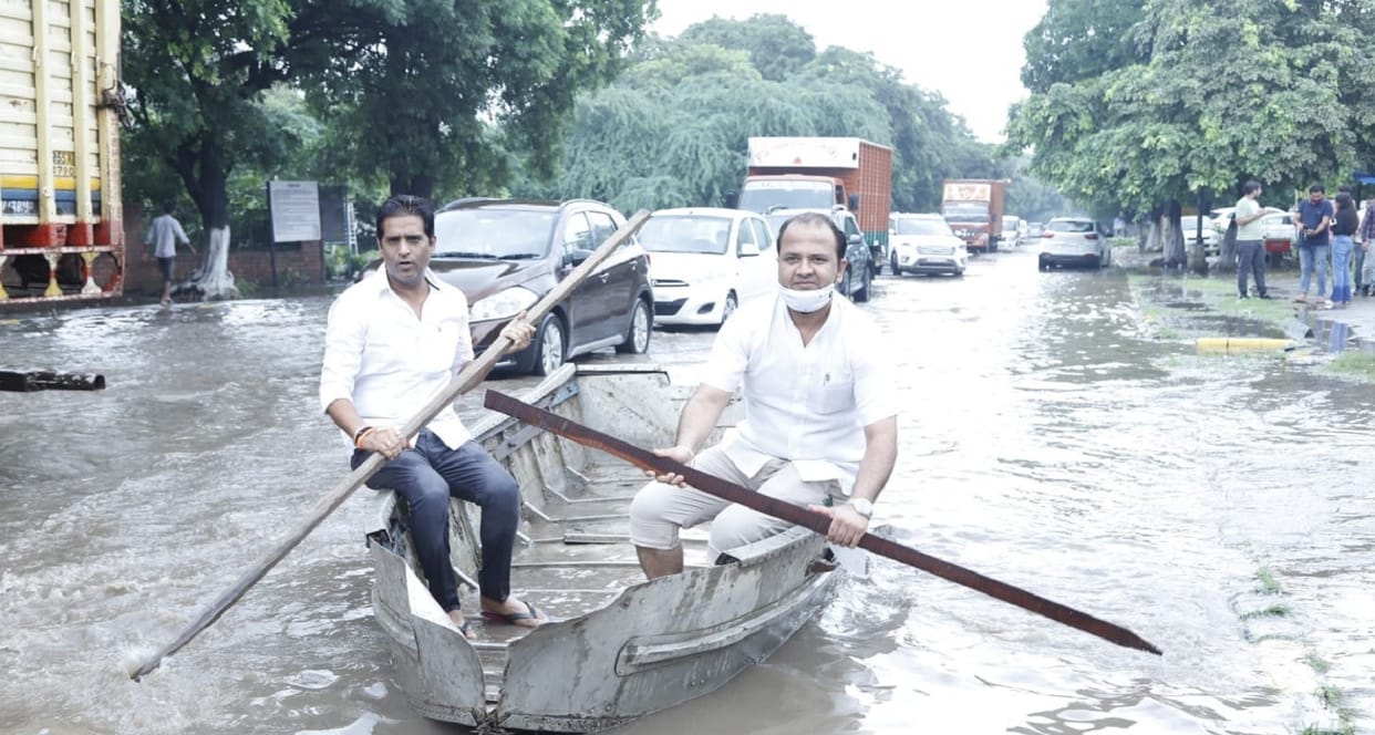 Faridabad: Water logging in city due to heavy rain, boats on roads
