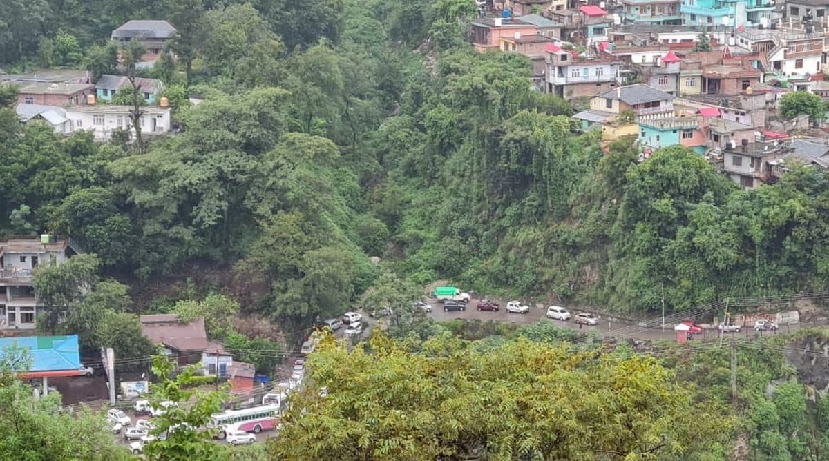 Jam in Sultanpur, queues of vehicles