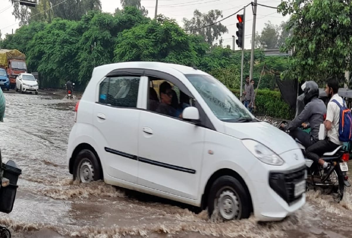 Faridabad: Water logging in city due to heavy rain, boats on roads