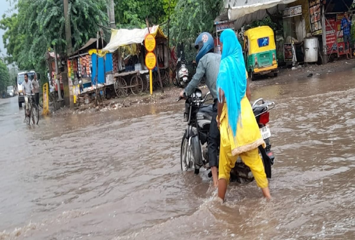 Faridabad: Water logging in city due to heavy rain, boats on roads