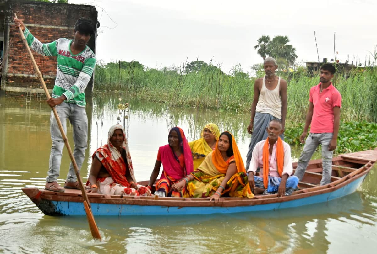 Flood of Gorakhpur rapti and gorra river still on danger mark Ghagra increased