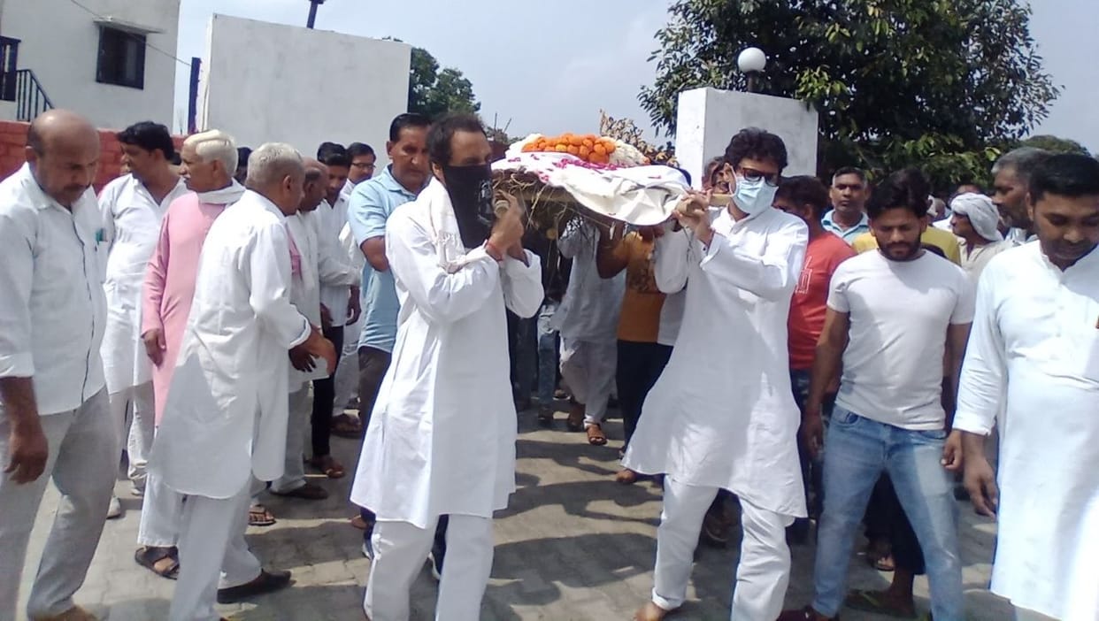 Farewell to Nalwa, crowd gathered at the funeral