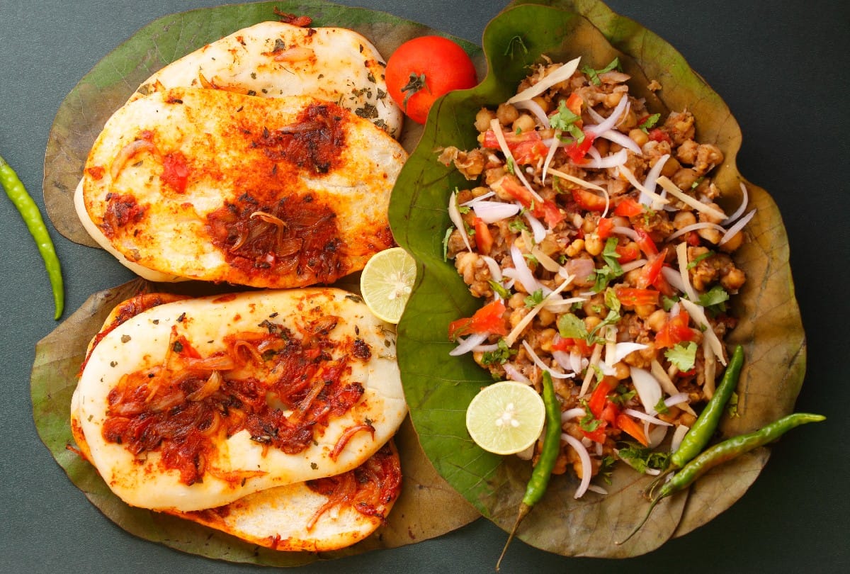 Easy Recipe Of The Day tasty and yummy chole kulche recipe in Hindi