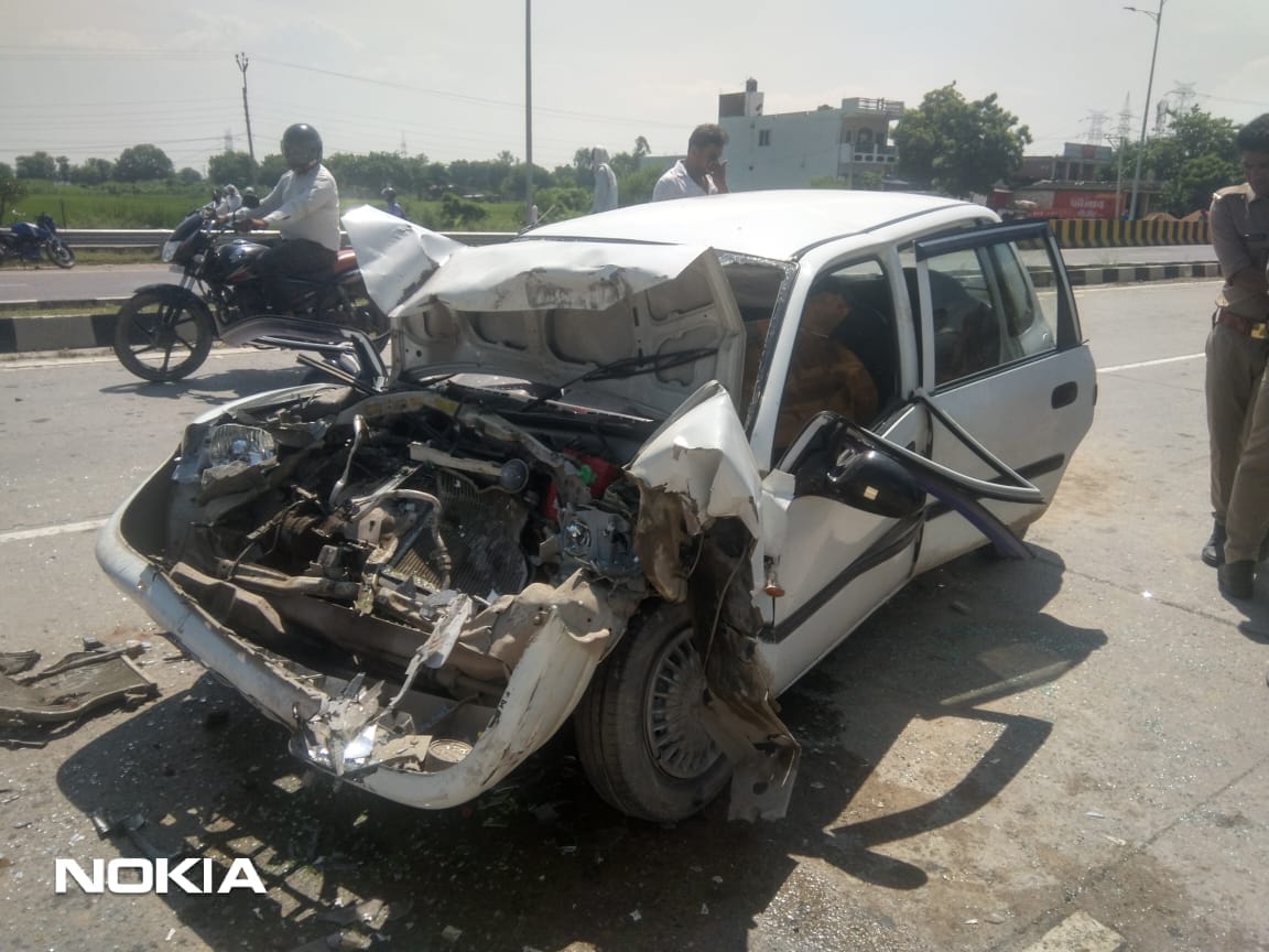 road accident in varanasi Car collided with NHAI vehicle who parked for road testing husband wife and son injured