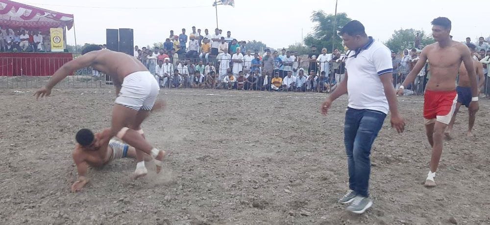 gaanv balabehada kee teem ne jeeta kabaddee kap