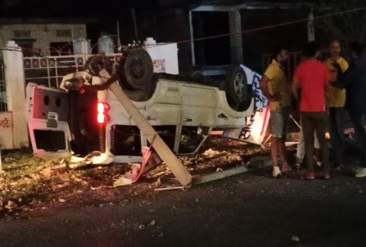 Scorpio collided with HT line pole in Gorakhpur