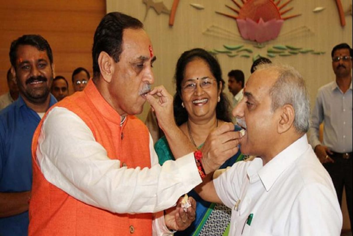 Gujarat CM Vijay Rupani resigns from his post events BJP chose him over Nitin Patel news and updates
