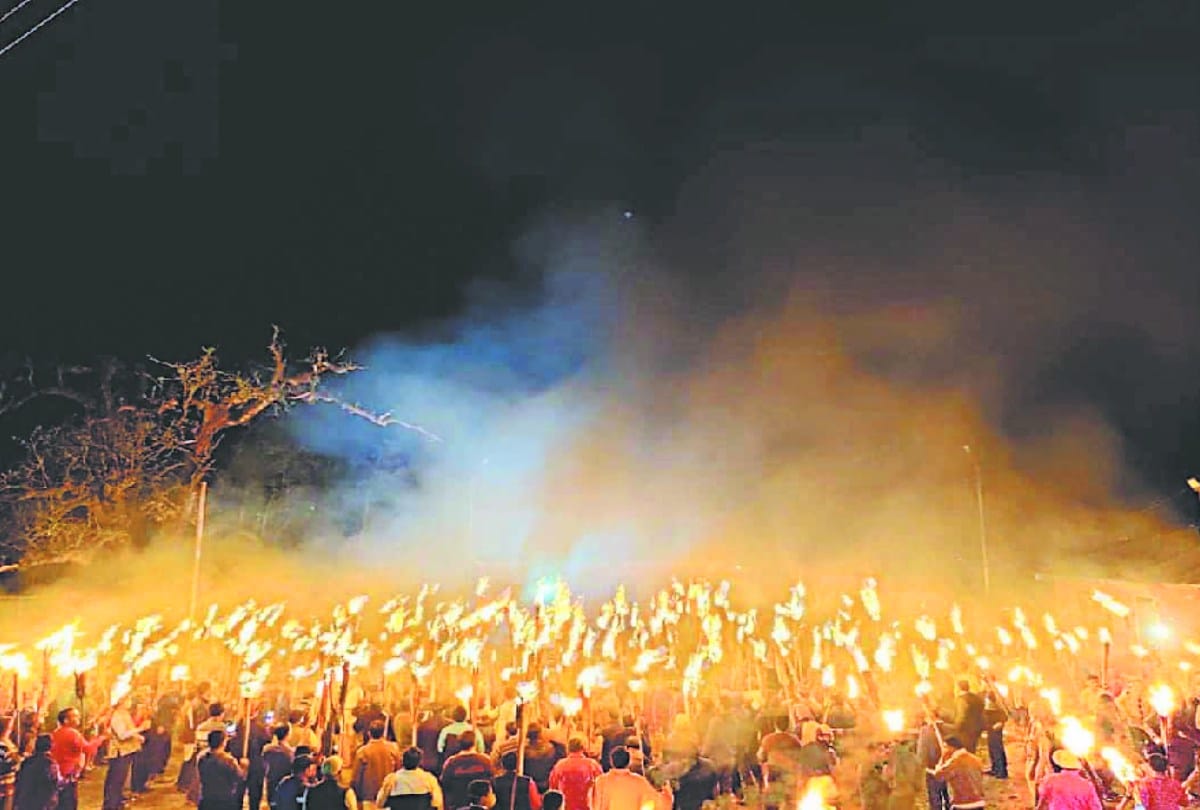 Jagra festival: people Greets the devta by lighting  mashal in their hands in rohru shimla, see spectacular pictures