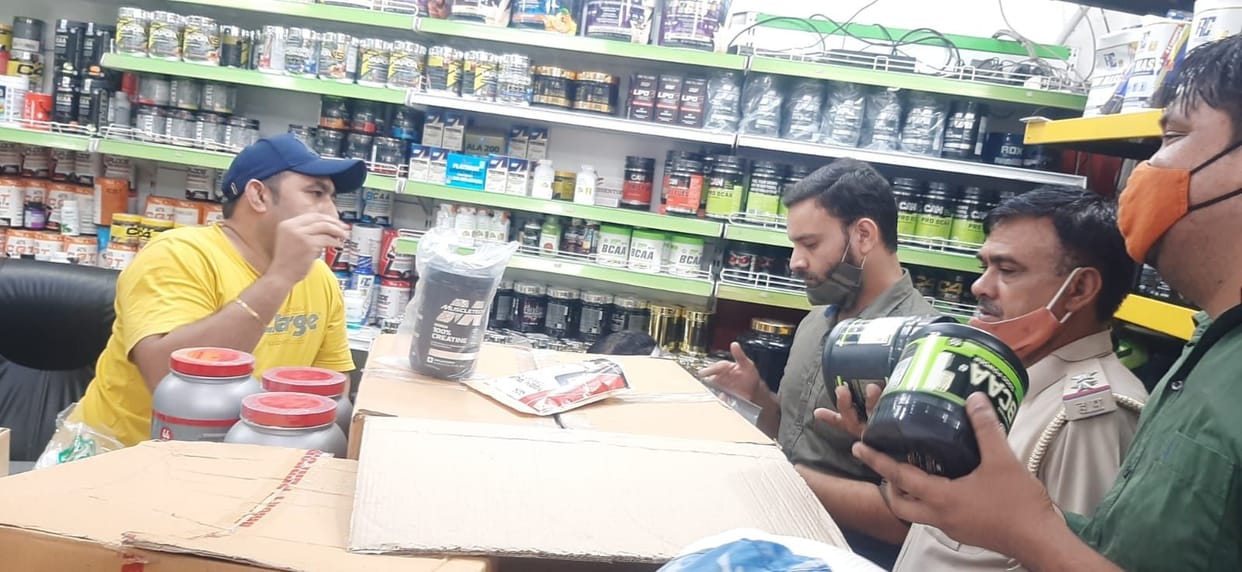duplicate food suplimenet recover in  a shop