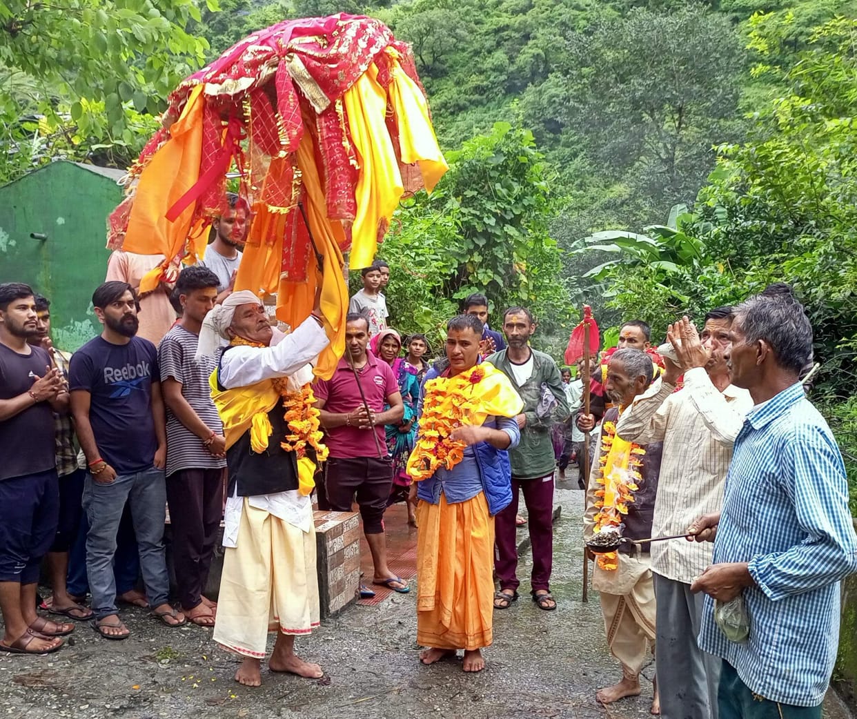 Mother Nanda's chantolis left for Kailash from Kiruli