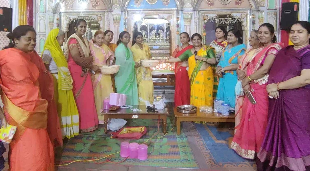 Nayan and Sangeeta first in the Jain Bhaktamar text enlightening competition