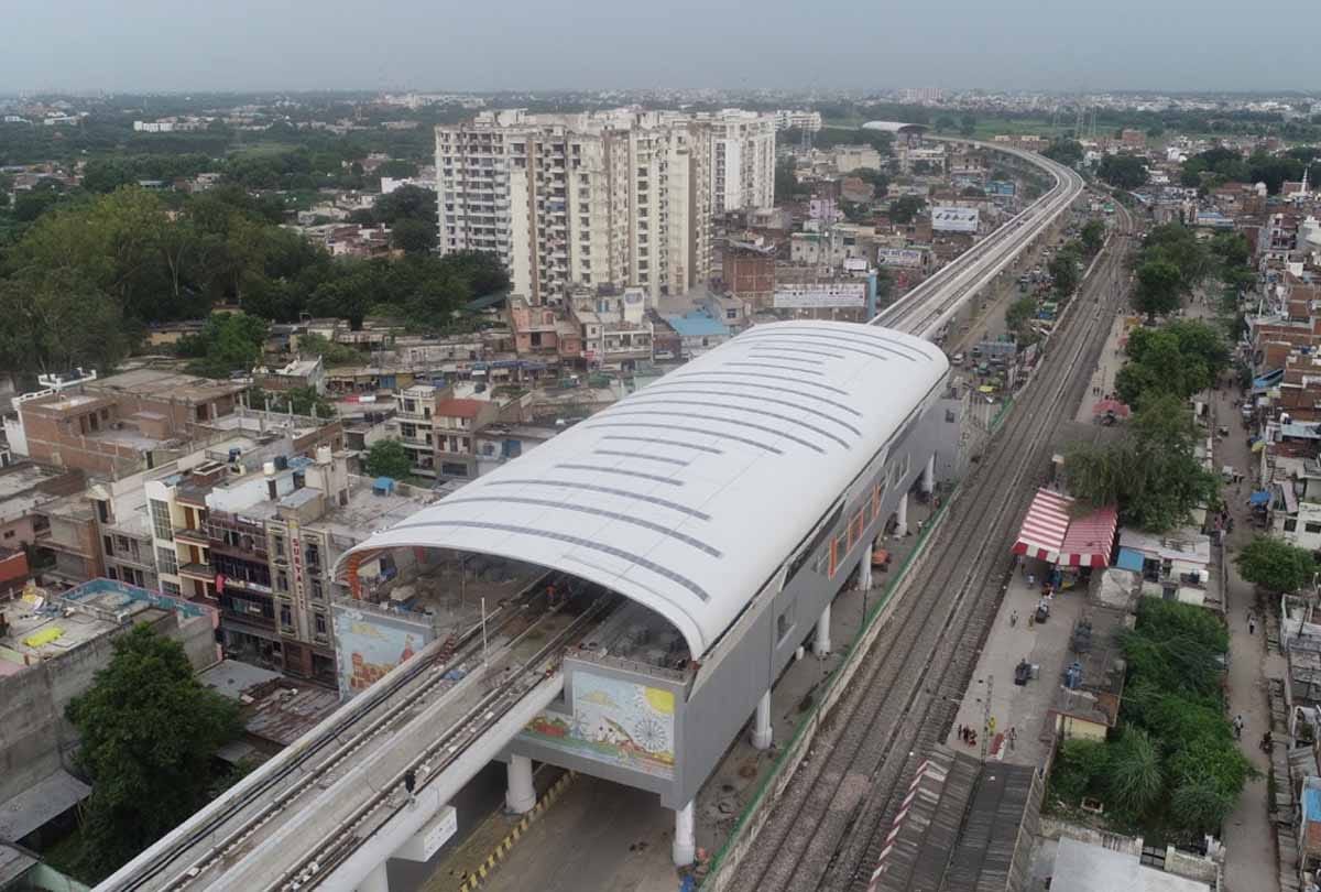 Metro coaches reach Agra: Kanpur will reach in two days