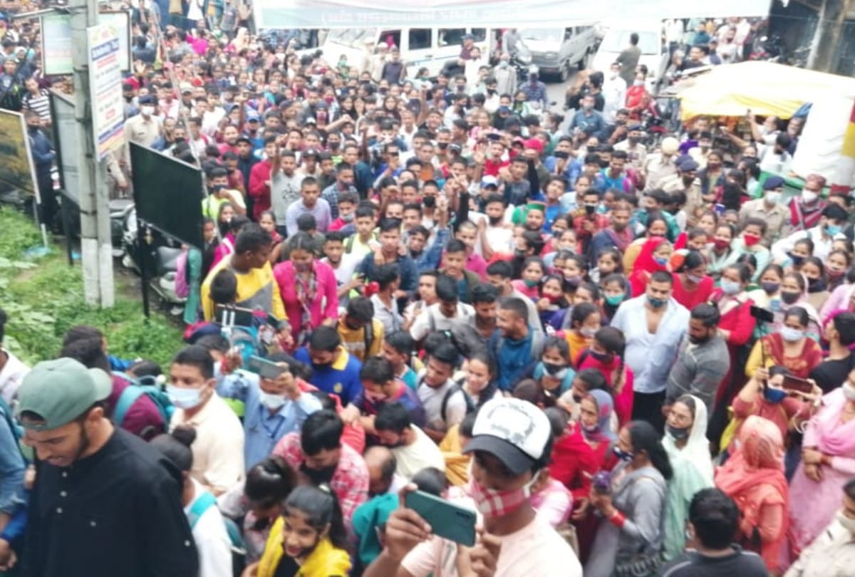 jyoti death case: Congress and NSUI protest in jogindernagar Mandi himachal pradesh