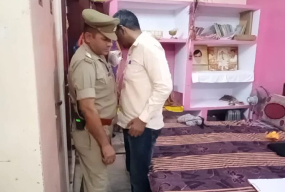 Thieves stolecash and jewellery from teacher house near police chowki in agra