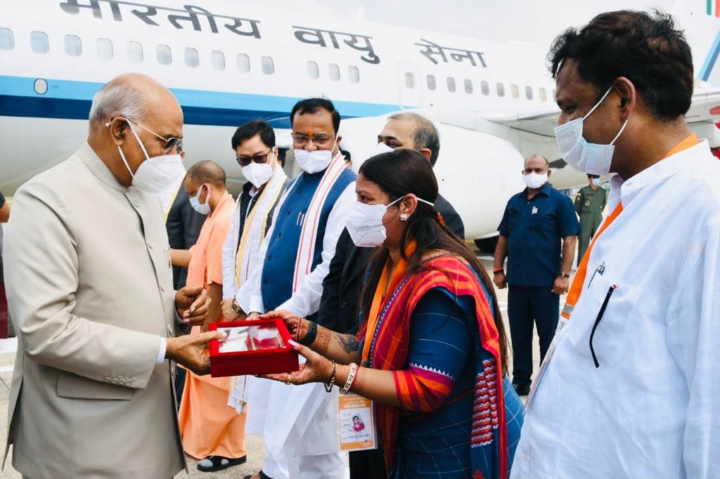 Mayor Abhilasha Gupta handed over the keys of the city to the President in front of the Governor, CM