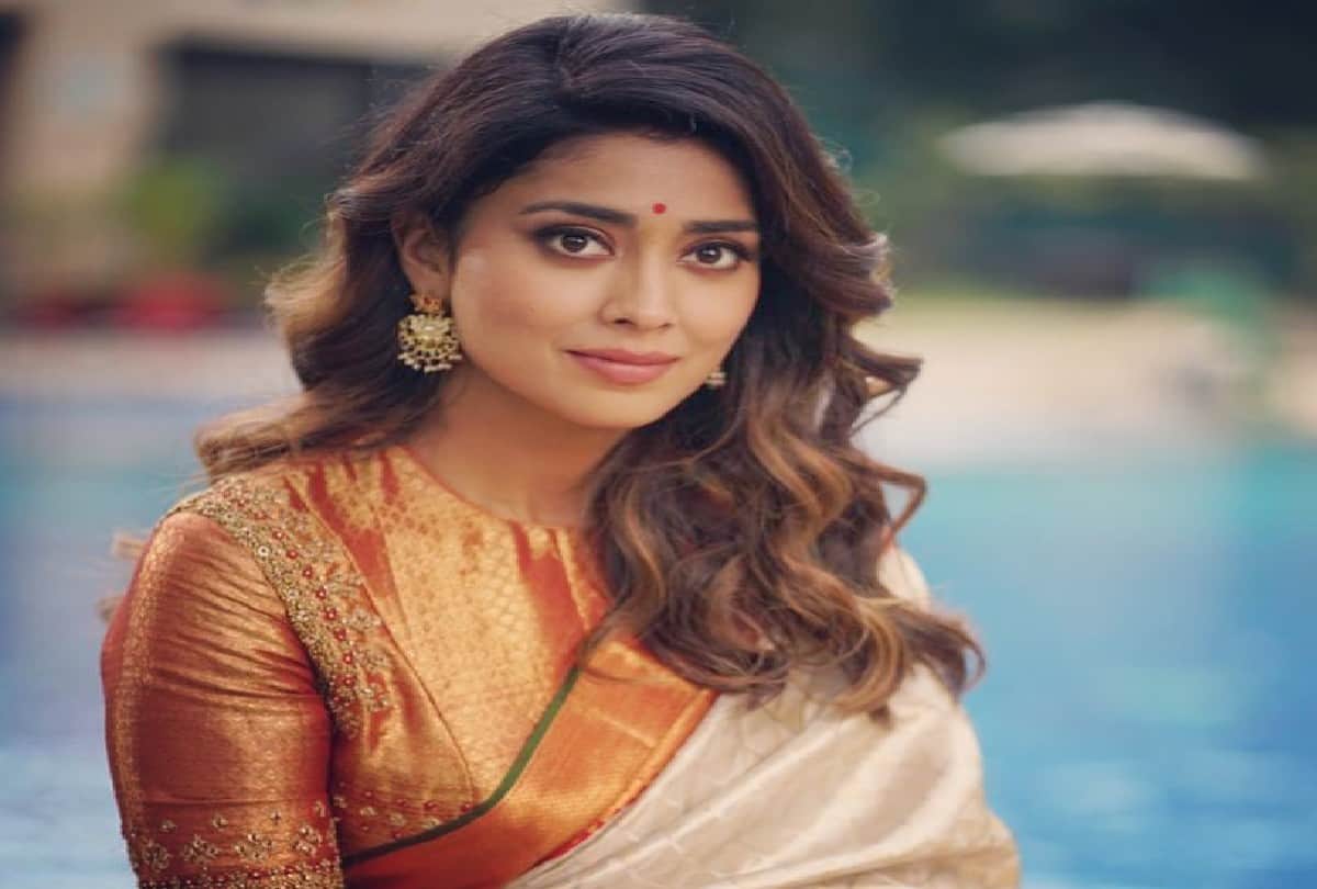 Fashion Tips From South Indian Actress shriya saran Traditional Look