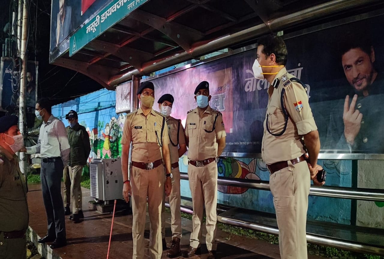 uttarakhand news: late night dehradun ssp Janmejay Khanduri went on road on a horse