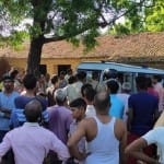 घटना स्थल पर लगी भीड़