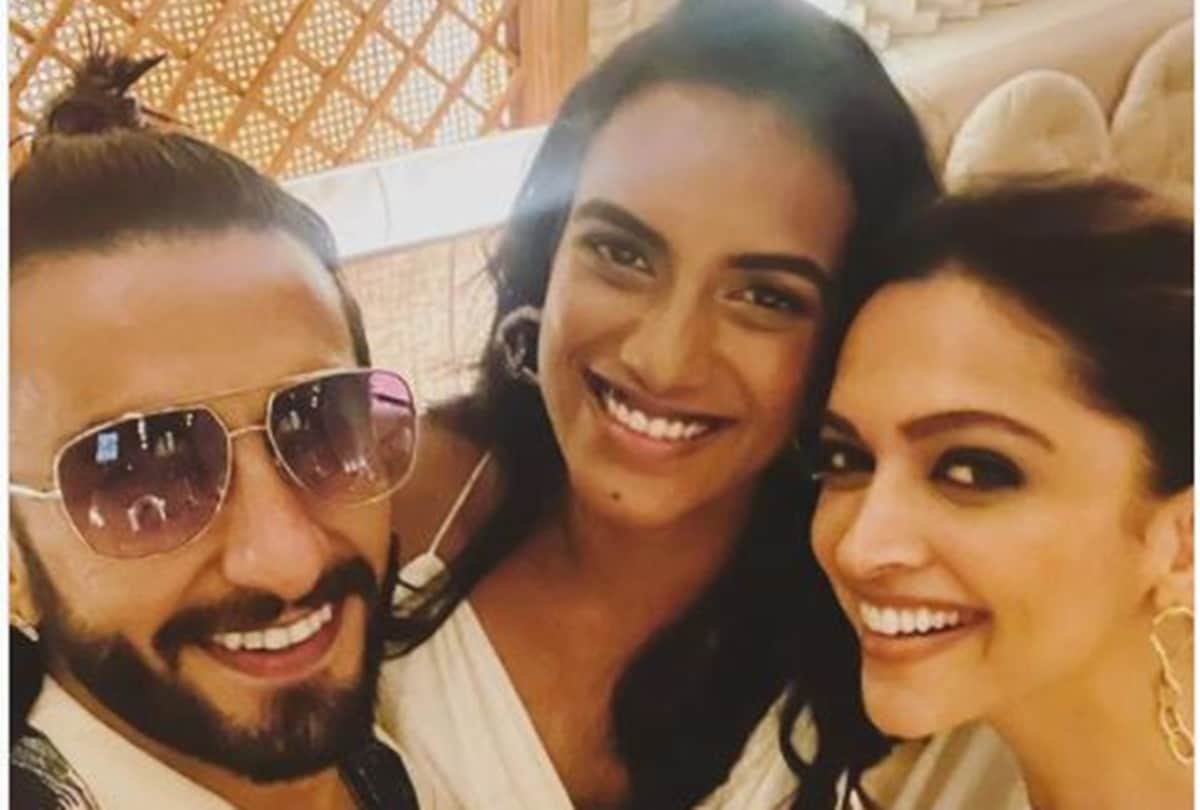 Ranveer singh and deepika padukone meet PV sindhu for dinner photos goes viral