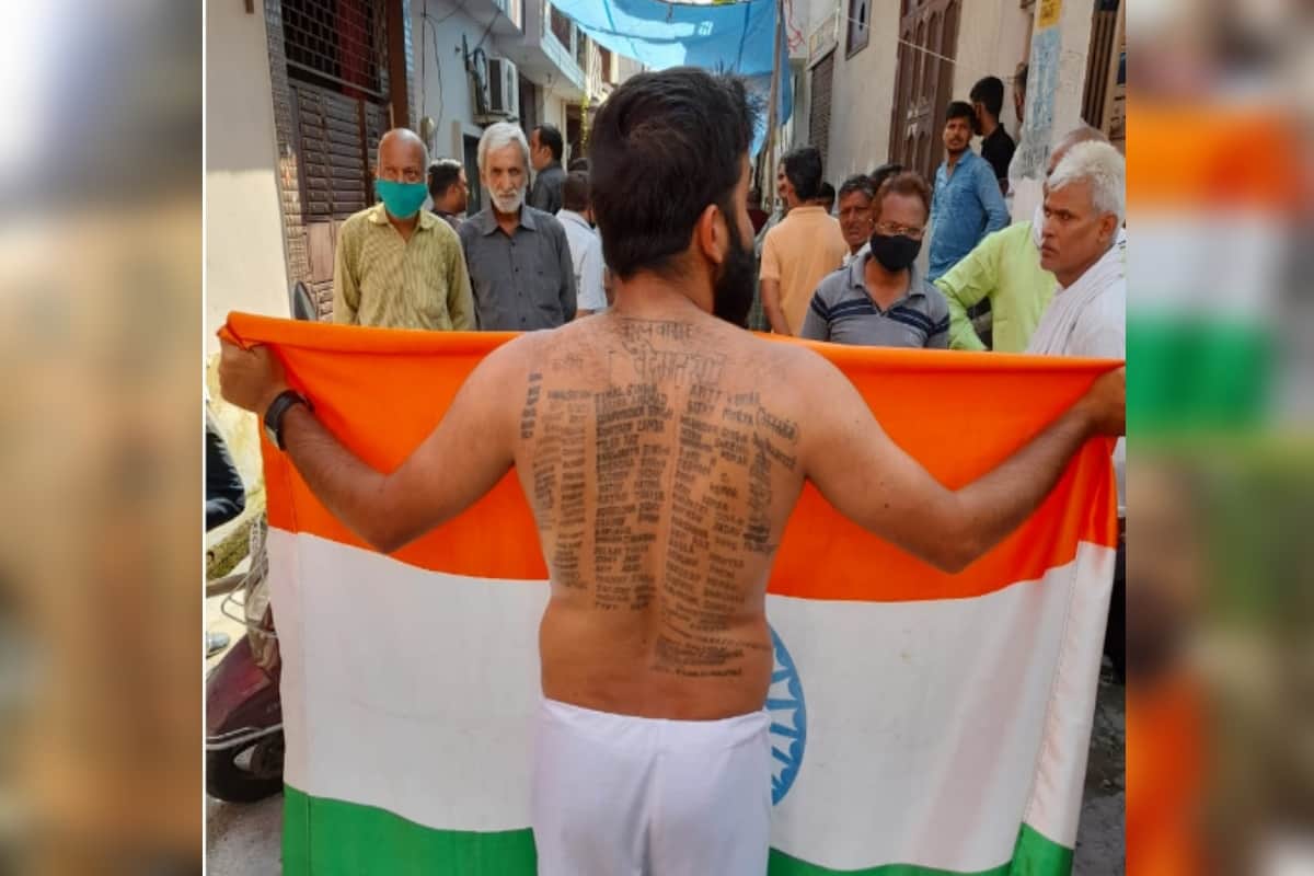 Men who tattooed Martyrs names on his back as a tribute to their martyrdom