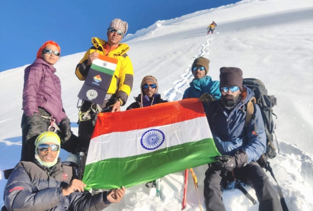 Uttarakhand News: Mountaineers from four states hoisted tricolor on Satopanth peak