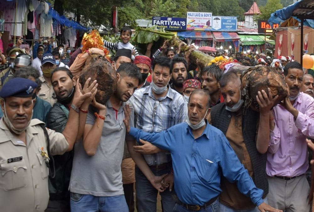 Nanda Devi Mahotsav 2021: Devotees Took Banana tree for make Nanda Devi Idols in Mela Photos