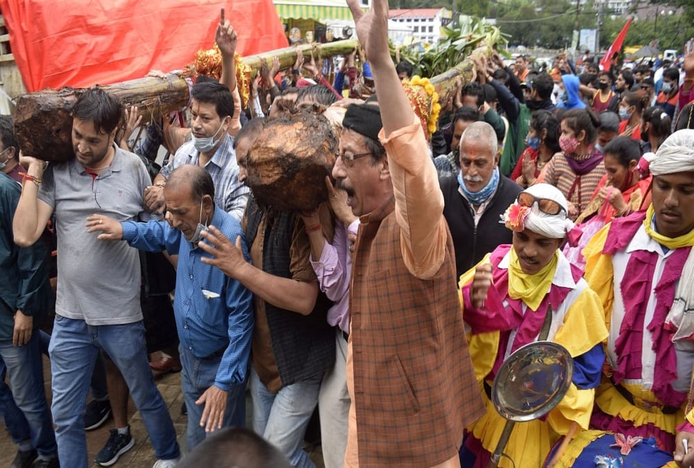 Nanda Devi Mahotsav 2021: Devotees Took Banana tree for make Nanda Devi Idols in Mela Photos