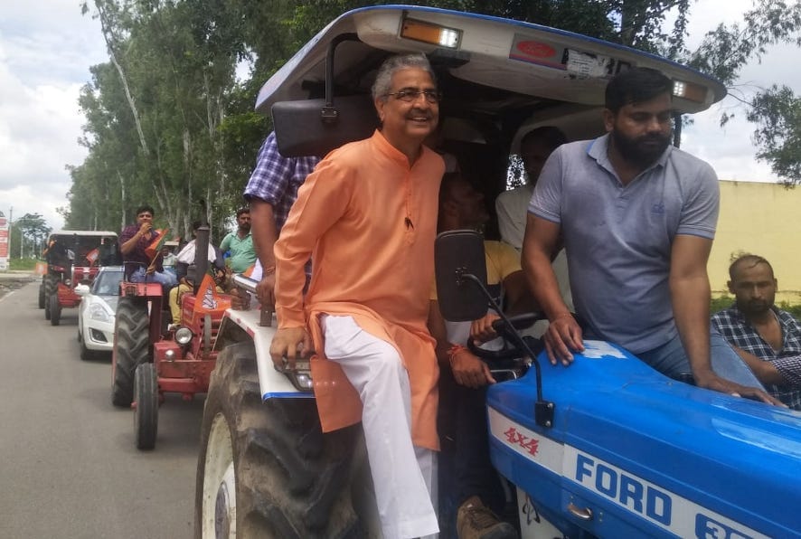 Black flags shown on former MP's road