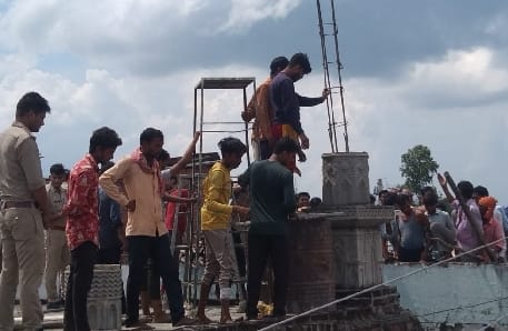 Controversy over the construction of the dome of the mosque, due to tension, the police removed the dome
