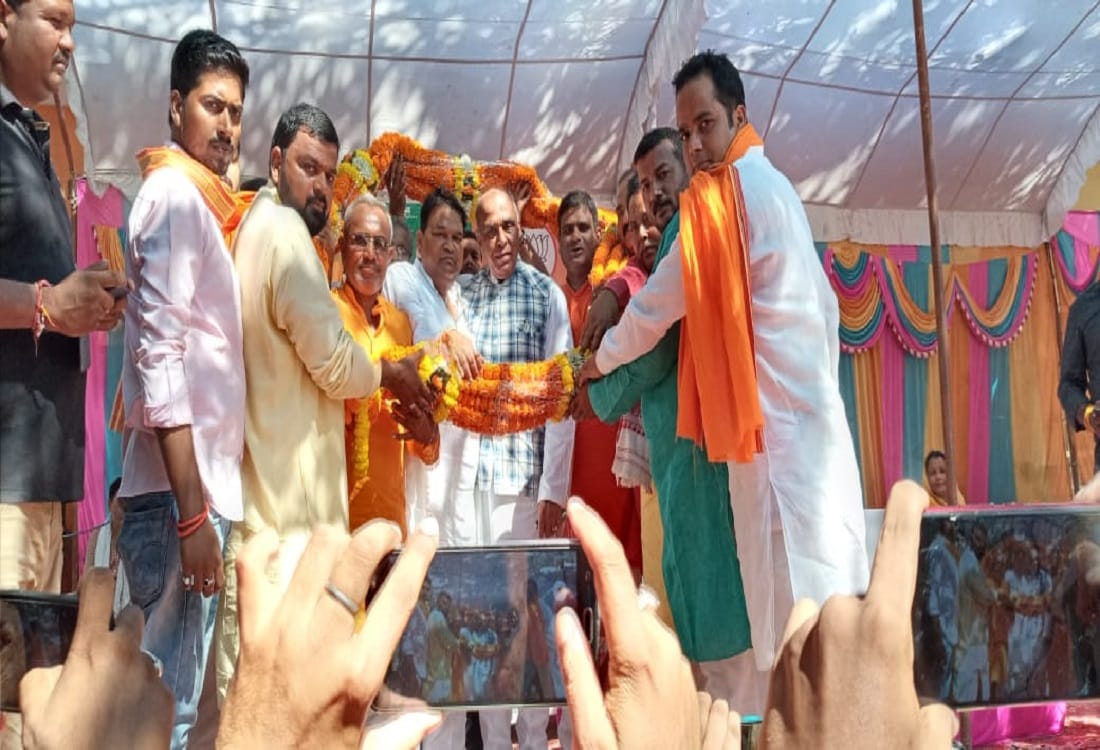 Prabuddh Sammelan in ballia BJP MP Jagdambika Pal said CM Yogi adityanath increased budget of UP by more than two times