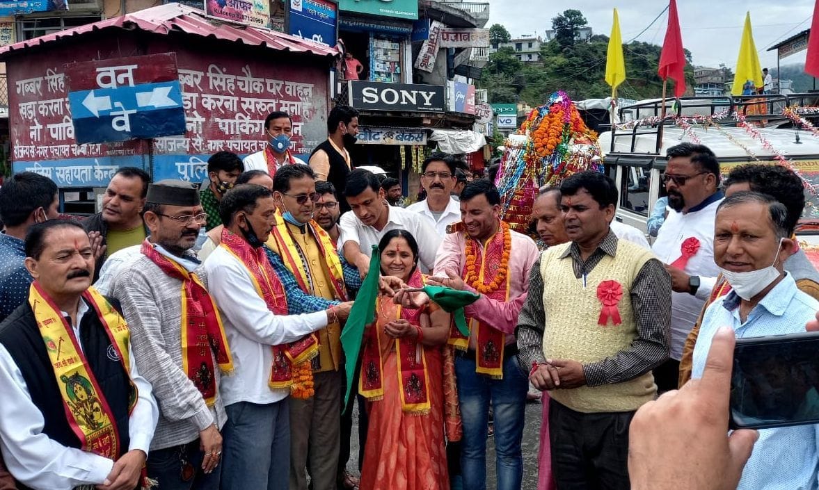 Taxi union took out the journey of Mata Surkanda
