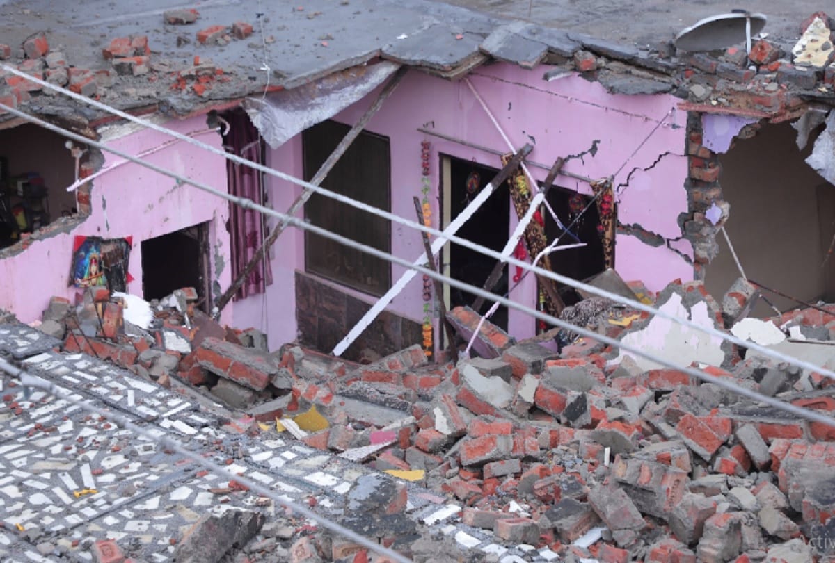 Four storey building collapses down in delhi due to heavy rain