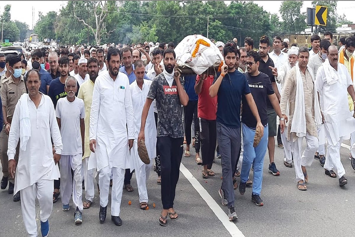 Baghpat News: BJP leader Doctor Atmaram Tomar has last rites were performed in his native village