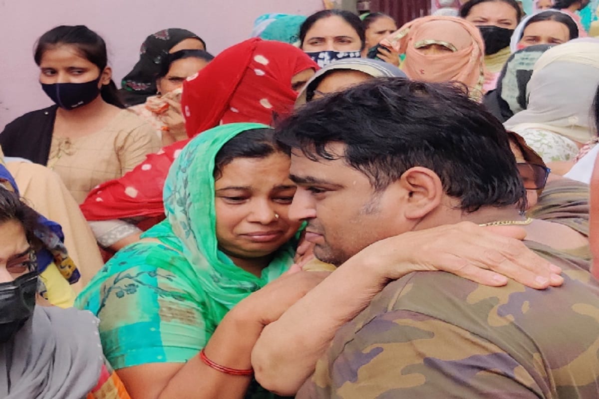Baghpat News: BJP leader Doctor Atmaram Tomar has last rites were performed in his native village