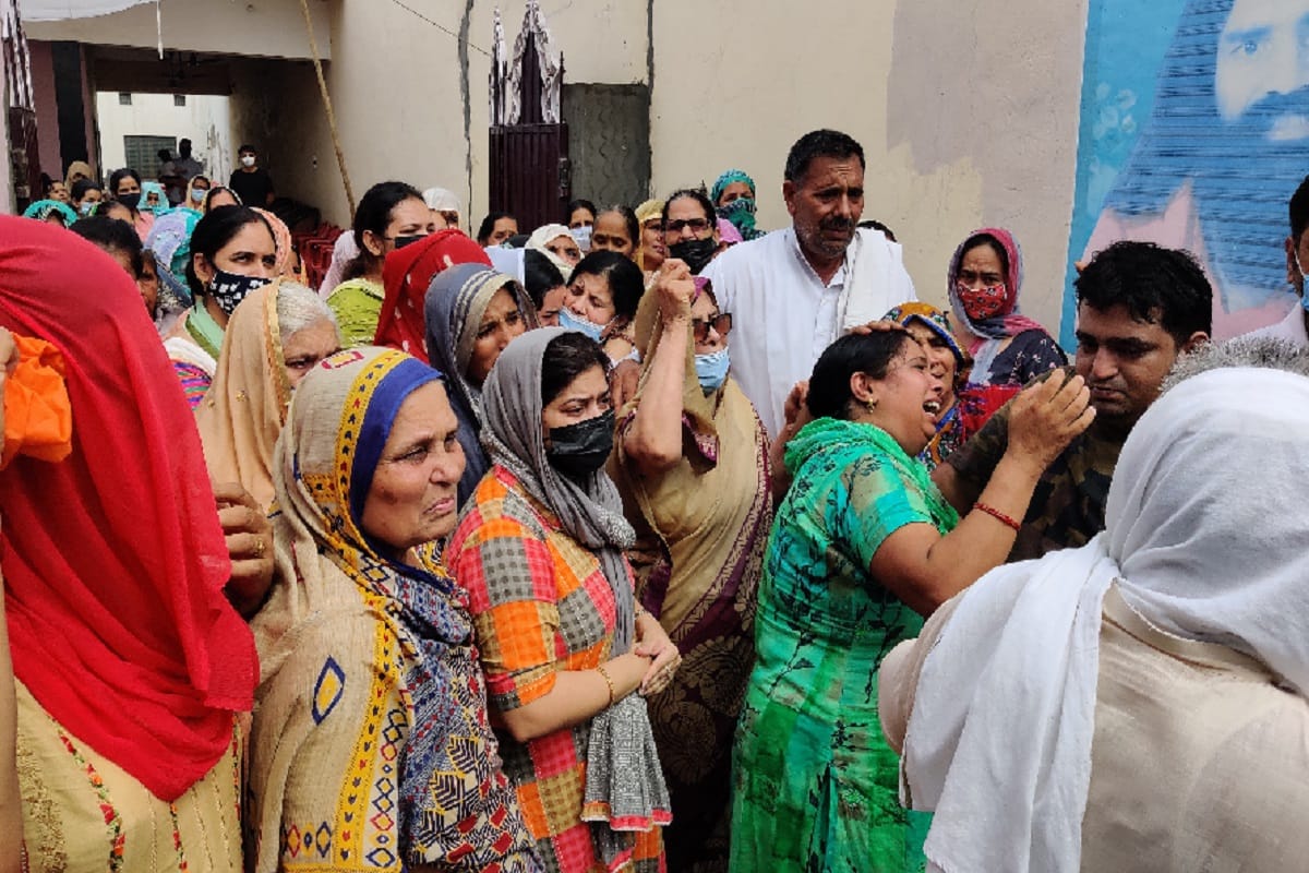 Baghpat News: BJP leader Doctor Atmaram Tomar has last rites were performed in his native village