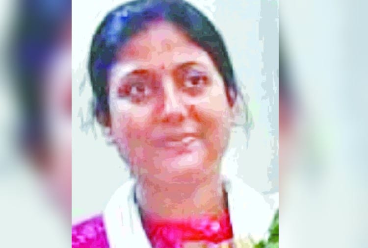Female bank manager dead body found hanging in Bahadurgarh