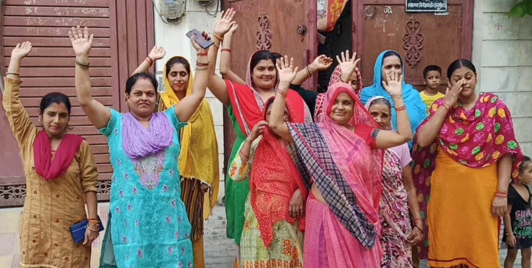 Demonstration of women suffering from drinking water crisis