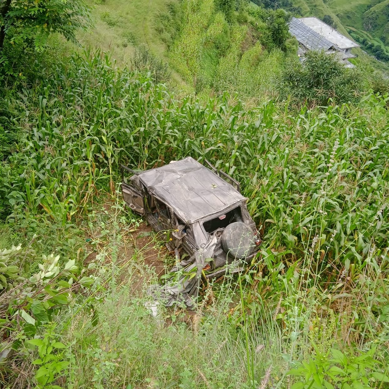 car accident in haripurdhar sirmaur