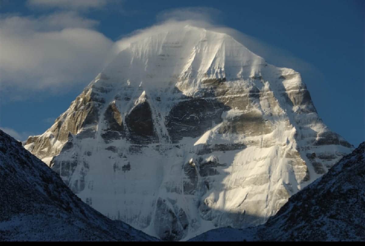 Mysterious Story of kailash mountain Om and damru voices comes from there