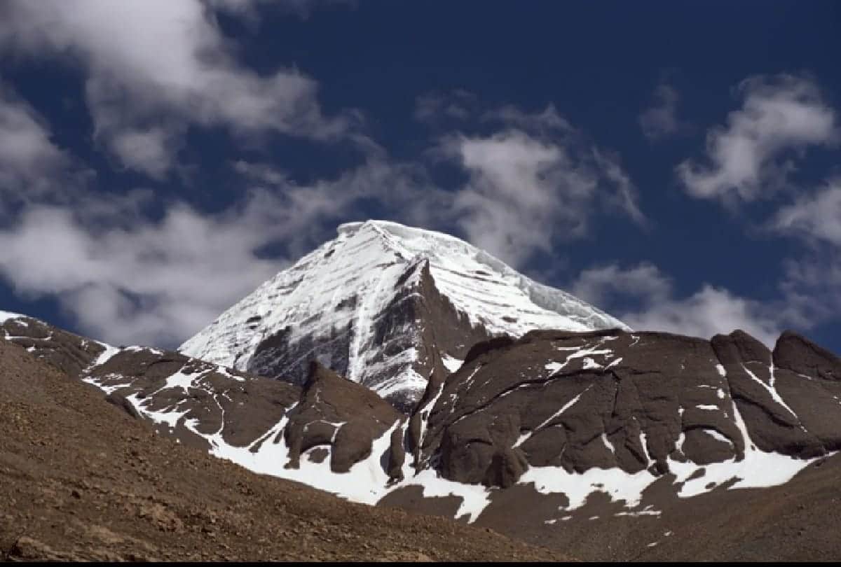 Mysterious Story of kailash mountain Om and damru voices comes from there
