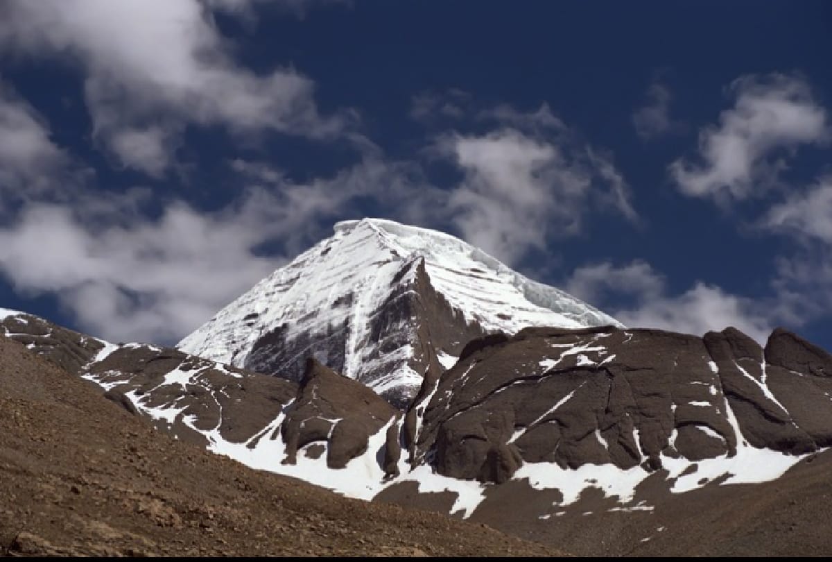 Mysterious Story of kailash mountain Om and damru voices comes from there