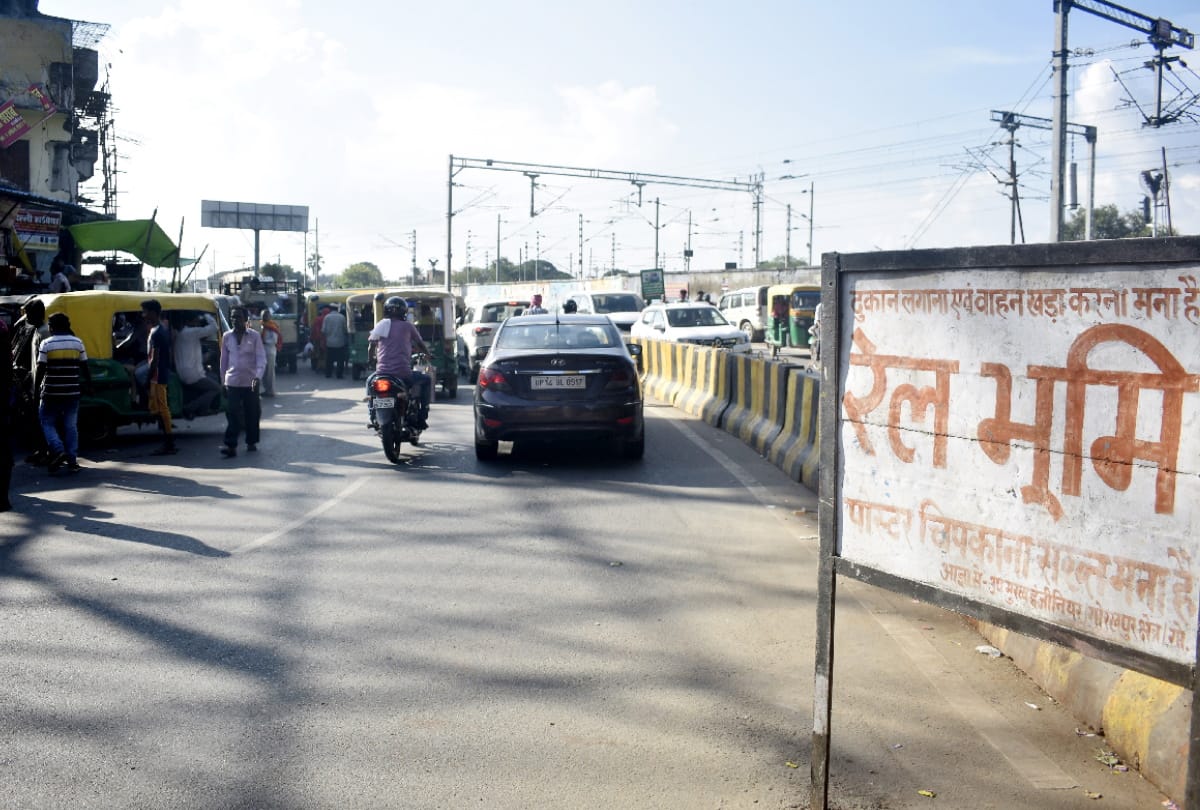 Shops and buildings built on valuable land of railways in Gorakhpur