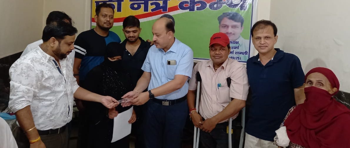 Distributed glasses to 135 patients