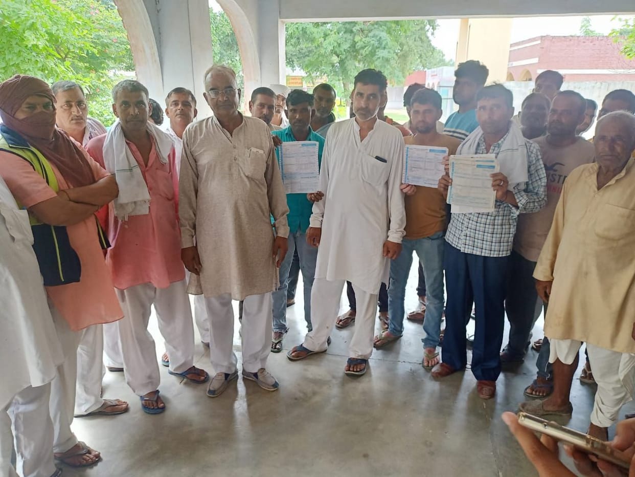 Villagers of Sultanpur got angry after seeing wrong readings and high electricity bill