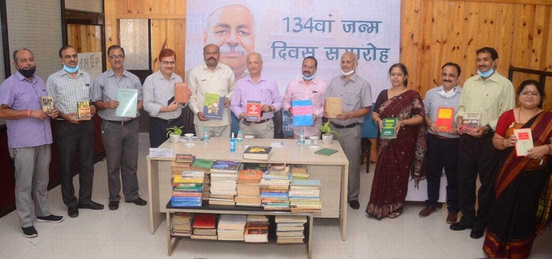 2000 Books Given to Pant Univ