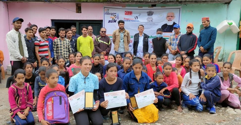 Girls run the message of Fit India