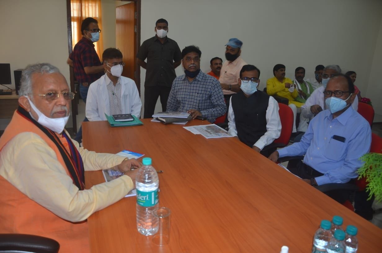 Complete the work by 25 September in any case: Suresh Khanna