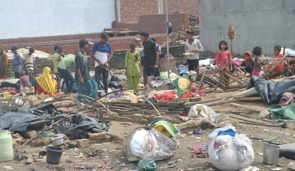 Removal of nomadic caste people living in the hut